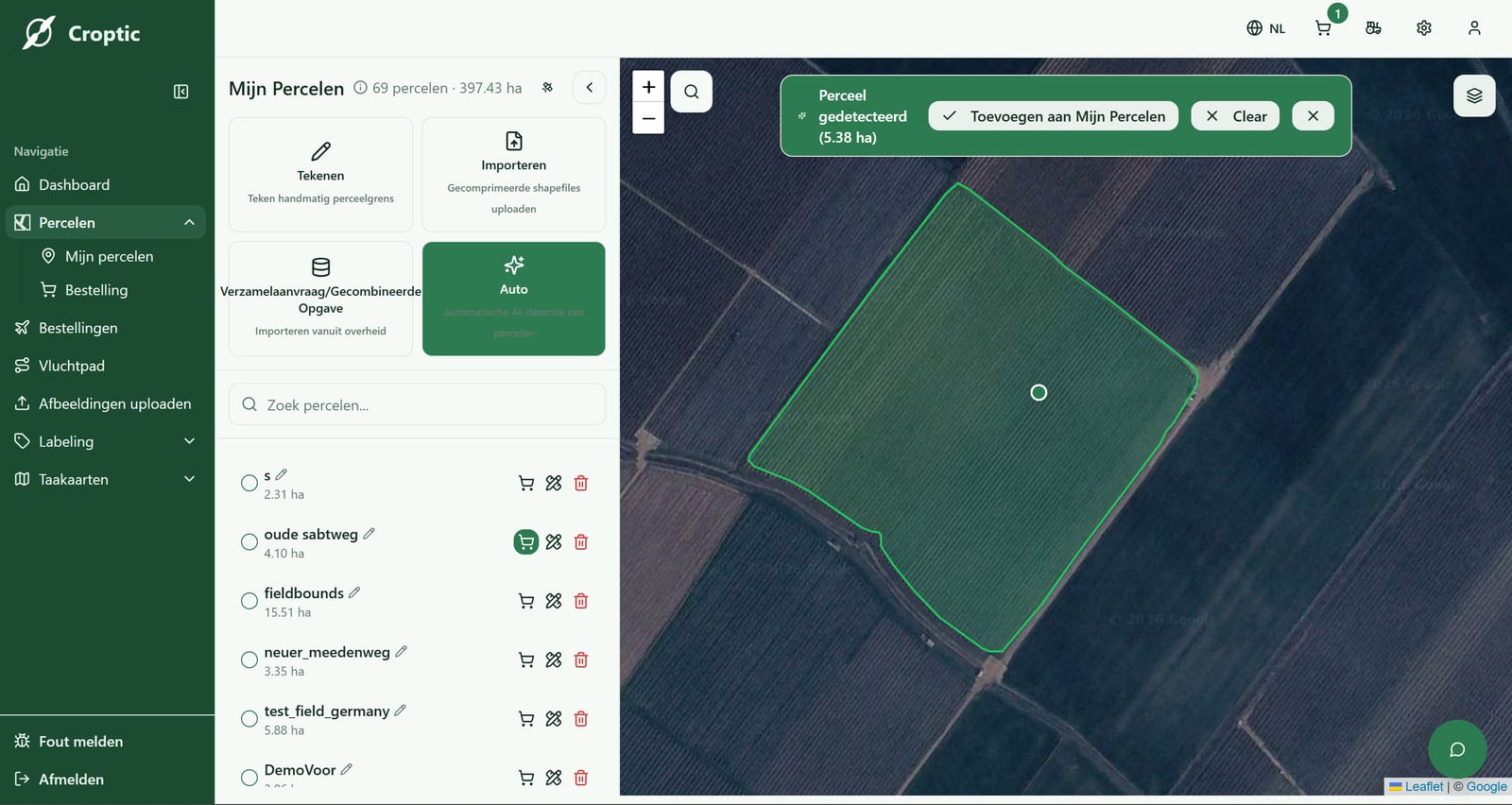 De Croptic-app detecteert automatisch de grens van een perceel op de satellietkaart